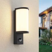 Lucande Jokum utendørs LED-vegglampe, IP54, sensor