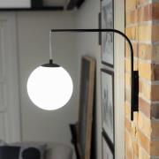 Vegglampe Dione med plugg, svart/hvit