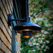 Dyberg Larsen Morph utendørs vegglampe, Ø 24 cm, svart, metall