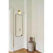 Nuura vegglampe Apiales, høyde 24 cm, messingfarget/opal