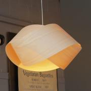 LZF pendellampe Nut, bøk-/nikkelfarget, lengde 42 cm, tre