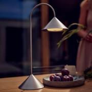 FRANDSEN LED-batteridrevet bordlampe Grasp, stål, høyde 47 cm
