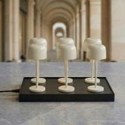 Lucande LED-batteridrevet bordlampe Quill, beige, CCT, dimbar