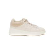 Beige Sneakers med myke linjer og fuskepelsdetaljer