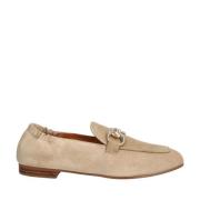 Beige Semsket Loafer med Gullspenne