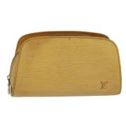 Pre-owned Leather pouches