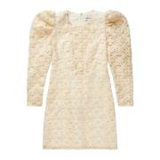 Elegant semi-transparent kjole med broderte blomster