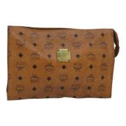 Pre-owned Leather clutches