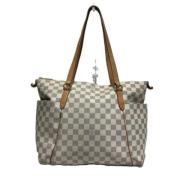 Pre-owned Fabric handbags