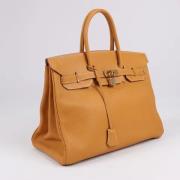 Pre-owned Leather handbags