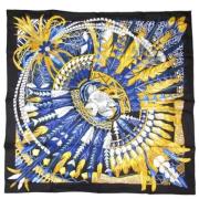 Pre-owned Silk scarves